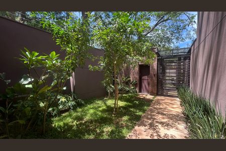 Casa à venda com 671m², 5 quartos e 5 vagas Casa à venda com 671m², 5 quartos e 5 vagasPortaria