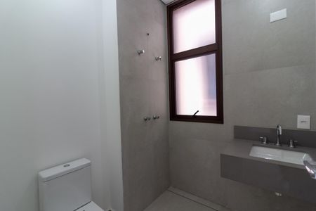 Casa à venda com 671m², 5 quartos e 5 vagas Casa à venda com 671m², 5 quartos e 5 vagasBanheiro Suíte 3