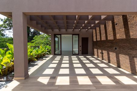 Casa à venda com 671m², 5 quartos e 5 vagas Casa à venda com 671m², 5 quartos e 5 vagasRooftop