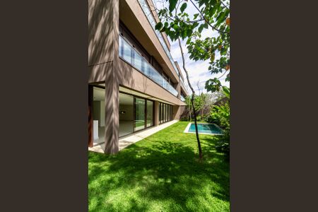 Casa à venda com 671m², 5 quartos e 5 vagas Casa à venda com 671m², 5 quartos e 5 vagasJardim