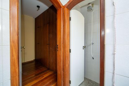 Apartamento à venda com 104m², 3 quartos e 2 vagas Apartamento à venda com 104m², 3 quartos e 2 vagasQUARTO E BANHO DE EMPREGADA