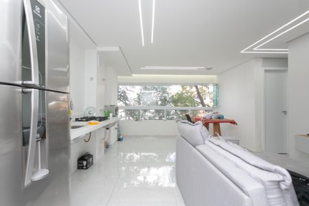 Sala / Cozinha  de apartamento para alugar com 2 quartos, 43m² em Vila Carmosina, São Paulo