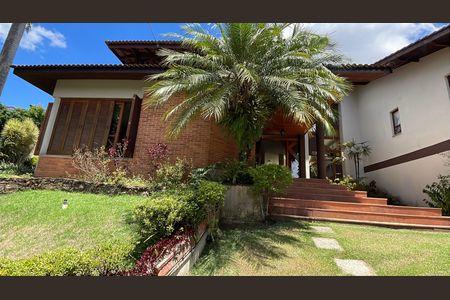 Casa de condomínio para alugar com 950m², 4 quartos e 6 vagasEntrada