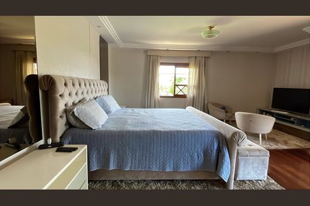 Casa de condomínio para alugar com 950m², 4 quartos e 6 vagasSuíte master