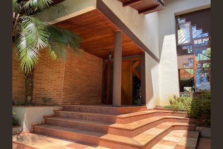 Casa de condomínio para alugar com 950m², 4 quartos e 6 vagasEntrada