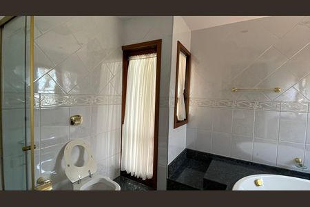 Casa de condomínio para alugar com 950m², 4 quartos e 6 vagasBanheiro da Suíte