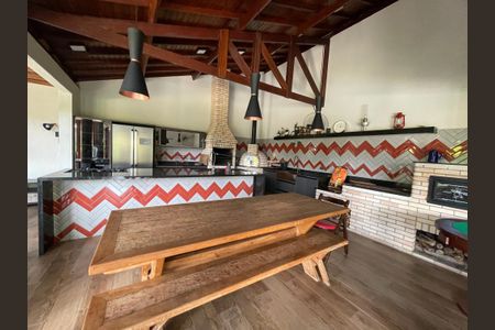 Casa de condomínio para alugar com 950m², 4 quartos e 6 vagasSala de Jogos