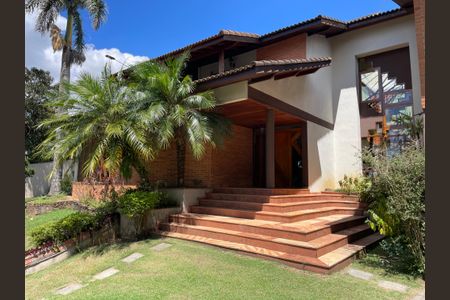 Casa de condomínio para alugar com 950m², 4 quartos e 6 vagasEntrada