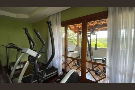 Casa de condomínio para alugar com 950m², 4 quartos e 6 vagasAcademia