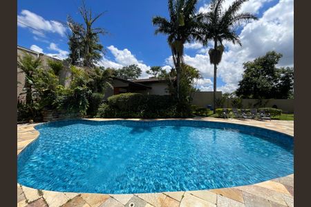 Casa de condomínio para alugar com 950m², 4 quartos e 6 vagasPiscina