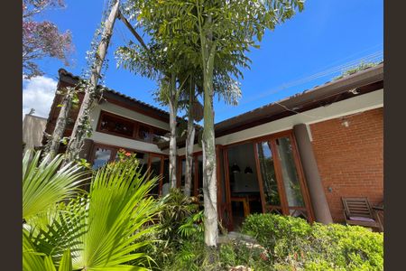 Casa de condomínio para alugar com 950m², 4 quartos e 6 vagasFachada