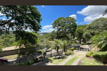 Casa de condomínio para alugar com 950m², 4 quartos e 6 vagasQuintal