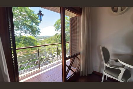 Casa de condomínio para alugar com 950m², 4 quartos e 6 vagasVaranda