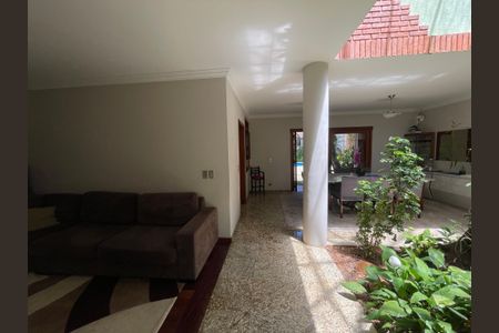 Casa de condomínio para alugar com 950m², 4 quartos e 6 vagasHall