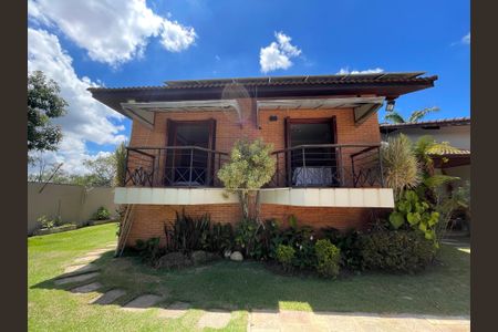 Casa de condomínio para alugar com 950m², 4 quartos e 6 vagasFachada