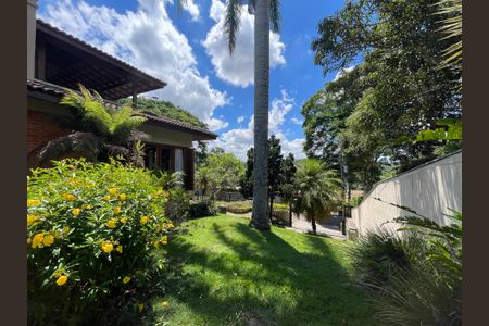 Casa de condomínio para alugar com 950m², 4 quartos e 6 vagasFachada