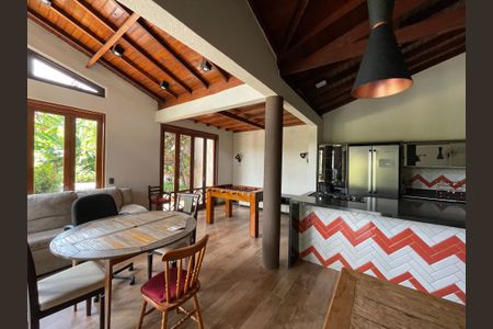 Casa de condomínio para alugar com 950m², 4 quartos e 6 vagasSala de Jogos