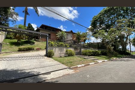 Casa de condomínio para alugar com 950m², 4 quartos e 6 vagasEntrada