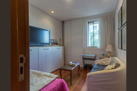 Apartamento à venda com 120m², 4 quartos e 2 vagasQuarto 