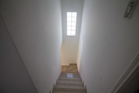 Escada de casa para alugar com 2 quartos, 70m² em Jardim das Acacias, São Paulo