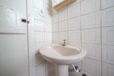 Banheiro de casa para alugar com 1 quarto, 35m² em Burgo Paulista, São Paulo