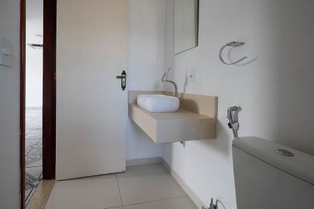 Apartamento à venda com 56m², 2 quartos e 1 vaga Apartamento à venda com 56m², 2 quartos e 1 vagaBanheiro