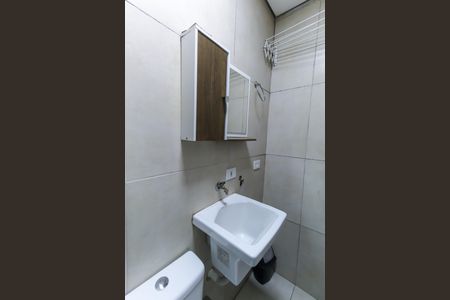 Banheiro de kitnet/studio para alugar com 1 quarto, 28m² em Mooca, São Paulo