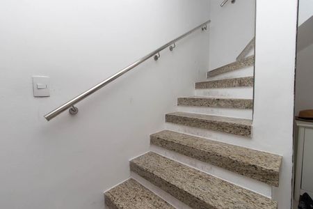 Escada de casa à venda com 2 quartos, 91m² em Vila Constança, São Paulo