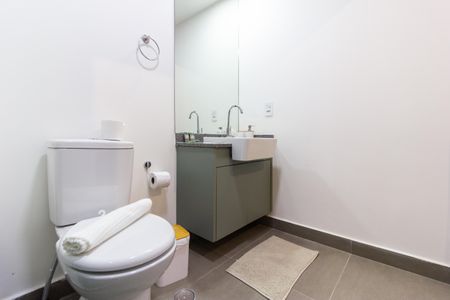 Banheiro de kitnet/studio à venda com 1 quarto, 22m² em Pinheiros, São Paulo