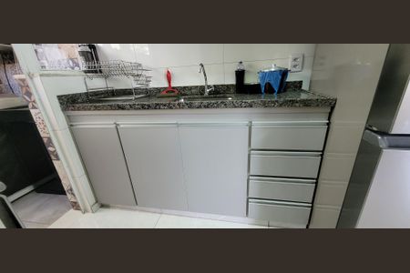 Casa à venda com 90m², 2 quartos e 2 vagas Casa à venda com 90m², 2 quartos e 2 vagasCozinha - Armários