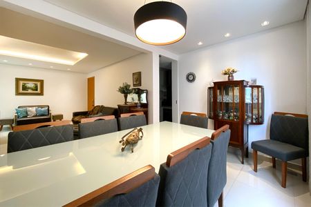 Apartamento à venda com 146m², 3 quartos e 2 vagas Apartamento à venda com 146m², 3 quartos e 2 vagasSala de Jantar