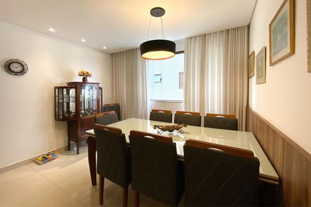 Apartamento à venda com 146m², 3 quartos e 2 vagas Apartamento à venda com 146m², 3 quartos e 2 vagasSala de Jantar