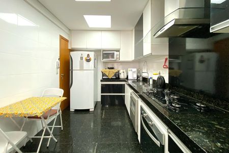Apartamento à venda com 146m², 3 quartos e 2 vagas Apartamento à venda com 146m², 3 quartos e 2 vagasCozinha