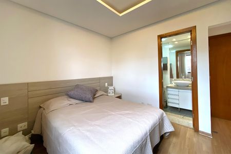 Apartamento à venda com 146m², 3 quartos e 2 vagas Apartamento à venda com 146m², 3 quartos e 2 vagasSuite