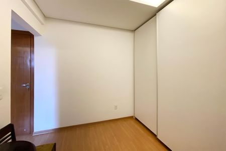 Apartamento à venda com 146m², 3 quartos e 2 vagas Apartamento à venda com 146m², 3 quartos e 2 vagasCloset da Suite reversível Quarto 3