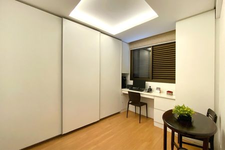 Apartamento à venda com 146m², 3 quartos e 2 vagas Apartamento à venda com 146m², 3 quartos e 2 vagasCloset da Suite reversível Quarto 3