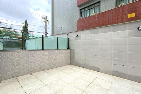 Apartamento à venda com 146m², 3 quartos e 2 vagas Apartamento à venda com 146m², 3 quartos e 2 vagasÁrea comum - Pátio