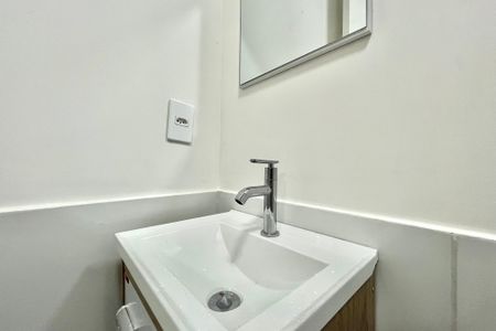 Banheiro de kitnet/studio para alugar com 1 quarto, 22m² em Jabaquara, São Paulo