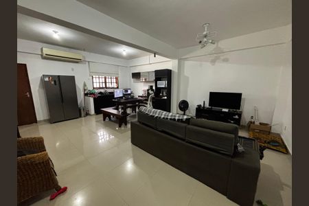 Sala de casa de condomínio para alugar com 4 quartos, 144m² em Recreio dos Bandeirantes, Rio de Janeiro