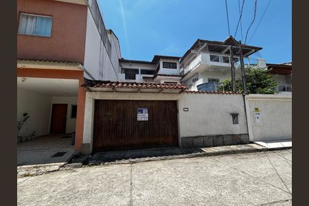 Casa de condomínio para alugar com 144m², 4 quartos e 1 vagaFachada