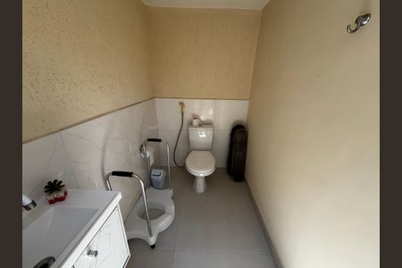Casa de condomínio para alugar com 144m², 4 quartos e 1 vagaBanheiro externo