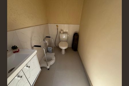 Casa de condomínio para alugar com 144m², 4 quartos e 1 vagaBanheiro externo