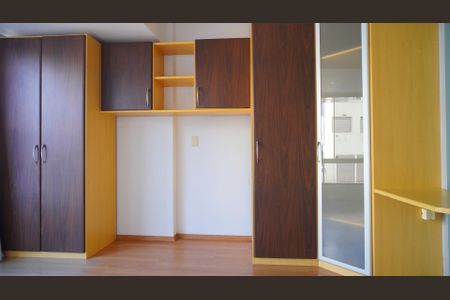Apartamento para alugar com 45m², 1 quarto e 1 vagaQuarto armário 
