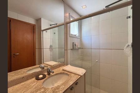 Apartamento à venda com 130m², 3 quartos e 3 vagasBanheiro da Suíte 3
