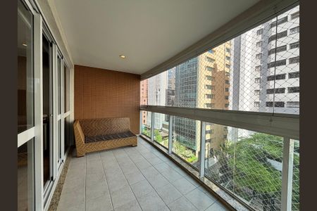 Apartamento à venda com 130m², 3 quartos e 3 vagasVaranda