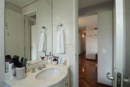 Apartamento à venda com 178m², 4 quartos e 4 vagasBanheiro Social