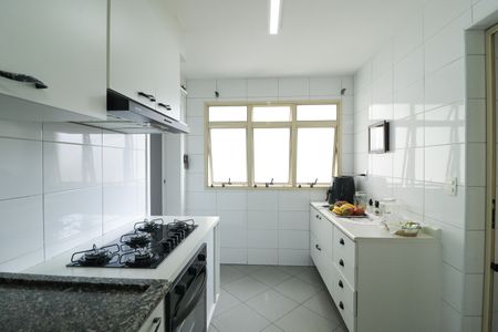 Apartamento à venda com 178m², 4 quartos e 4 vagasCozinha e Área de Serviço