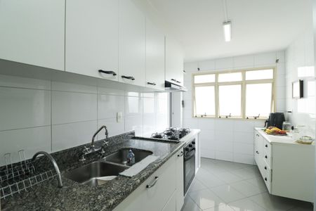 Apartamento à venda com 178m², 4 quartos e 4 vagasCozinha e Área de Serviço