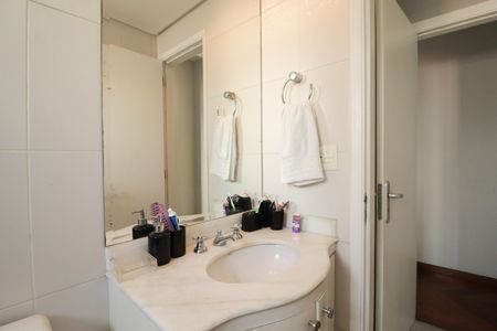 Apartamento à venda com 178m², 4 quartos e 4 vagasBanheiro da Suíte 1