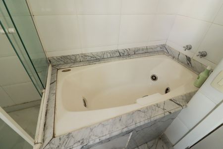 Apartamento à venda com 178m², 4 quartos e 4 vagasBanheiro da Suíte 2